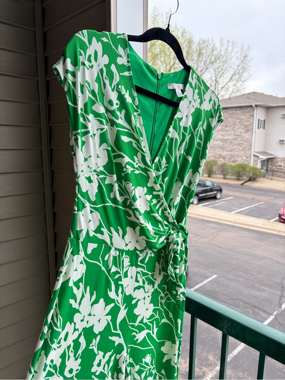 🆕🌿London Style Collection Green Floral Wrap Jumpsuit Wide Leg Tie Waist Size 4 - Picture 8 of 17